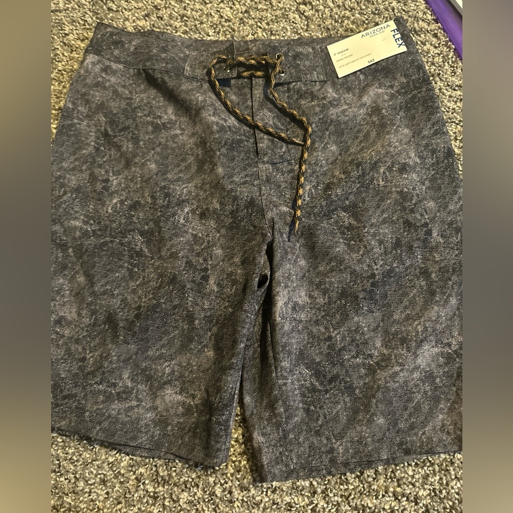 Men’s Arizona Board Shorts Size 30W 9inch inseam Just above the knee